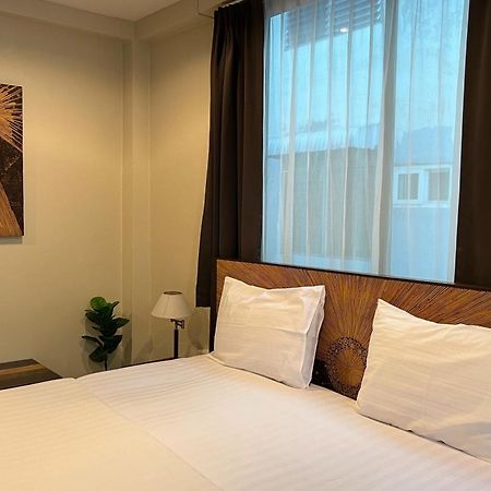 Baan Glang Soi Restaurant & Guesthouse Bangkok Dış mekan fotoğraf