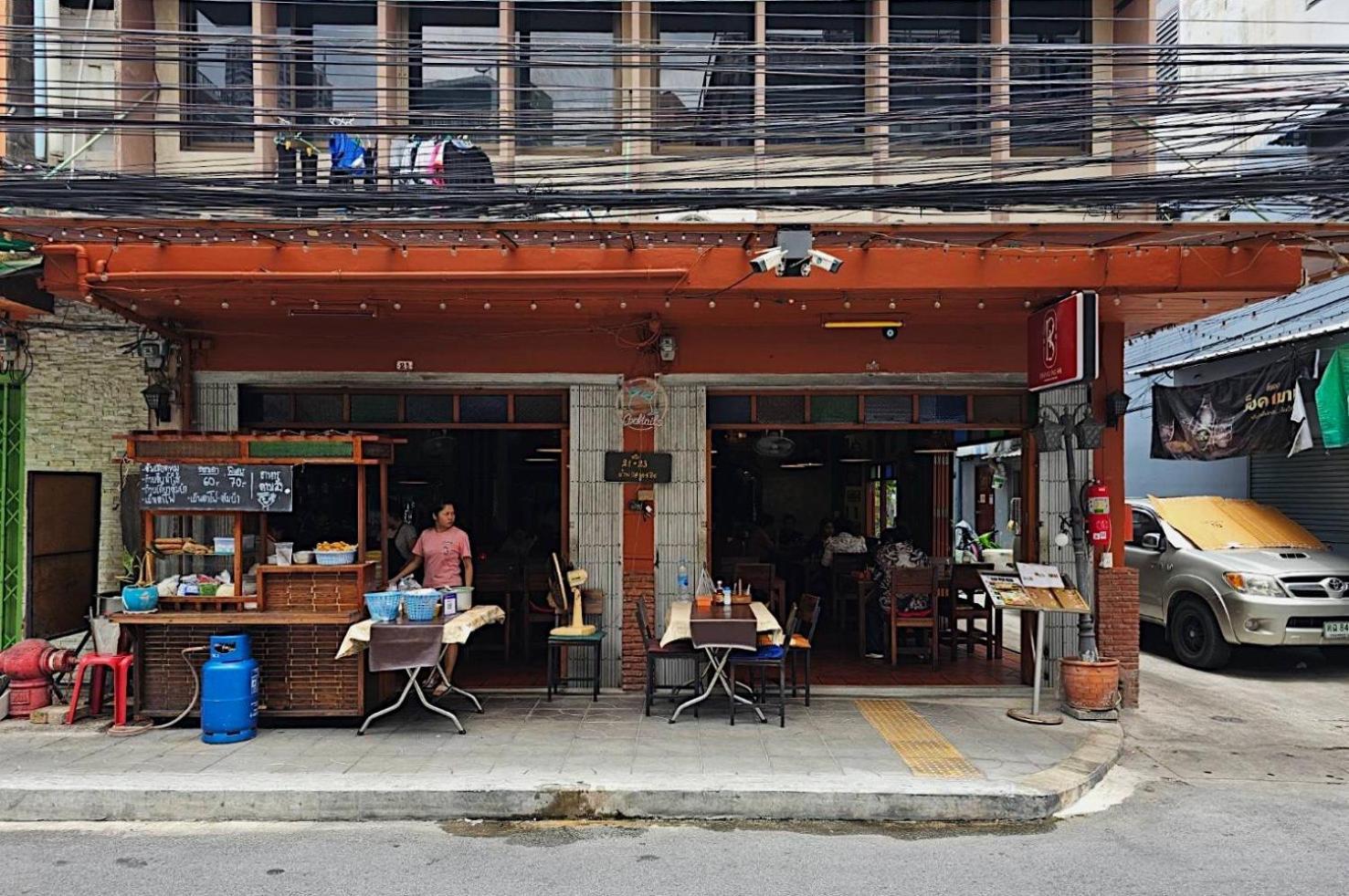 Baan Glang Soi Restaurant & Guesthouse Bangkok Dış mekan fotoğraf