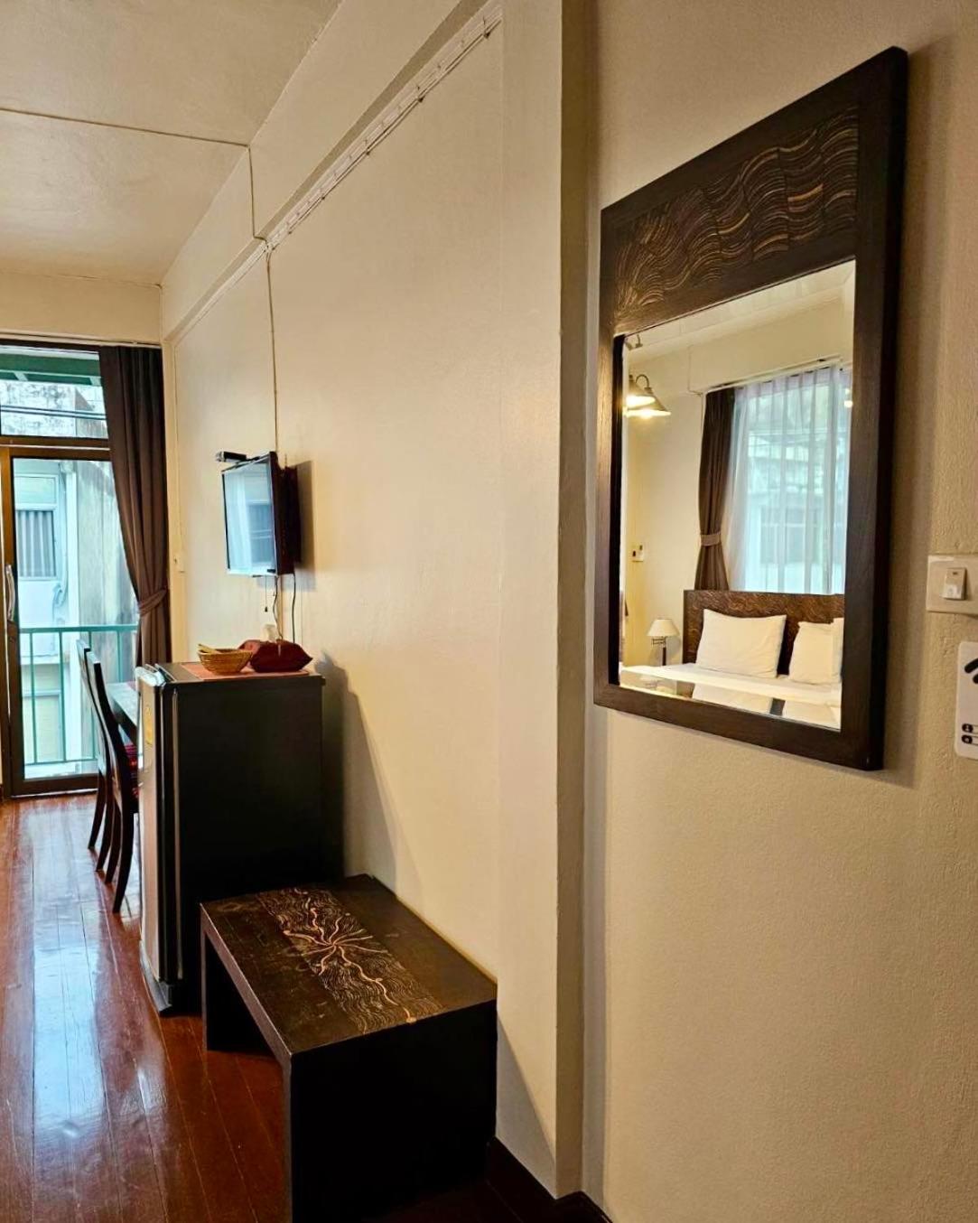 Baan Glang Soi Restaurant & Guesthouse Bangkok Oda fotoğraf
