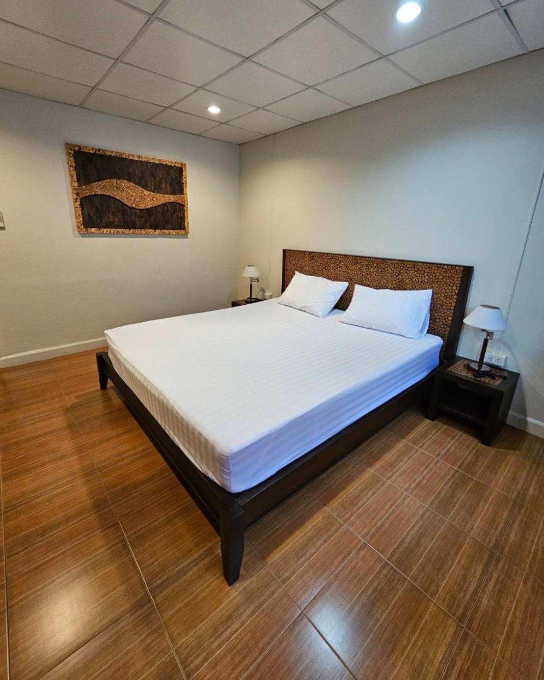 Baan Glang Soi Restaurant & Guesthouse Bangkok Oda fotoğraf