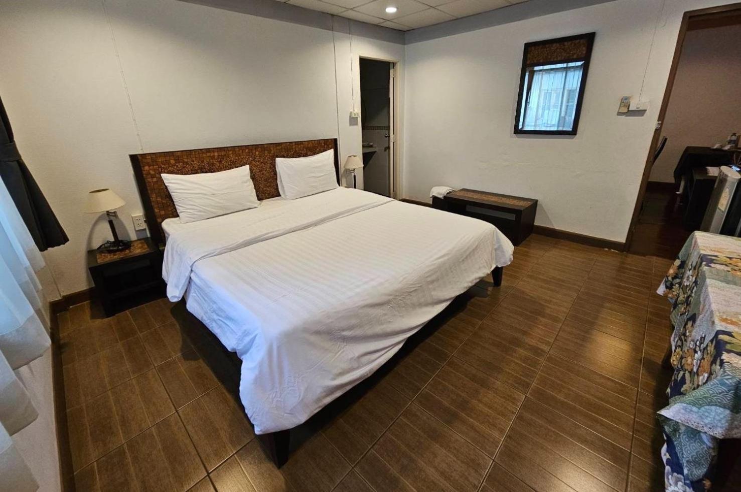 Baan Glang Soi Restaurant & Guesthouse Bangkok Oda fotoğraf