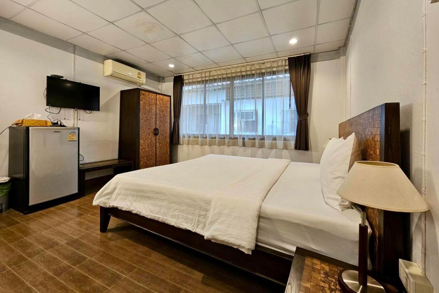 Baan Glang Soi Restaurant & Guesthouse Bangkok Oda fotoğraf