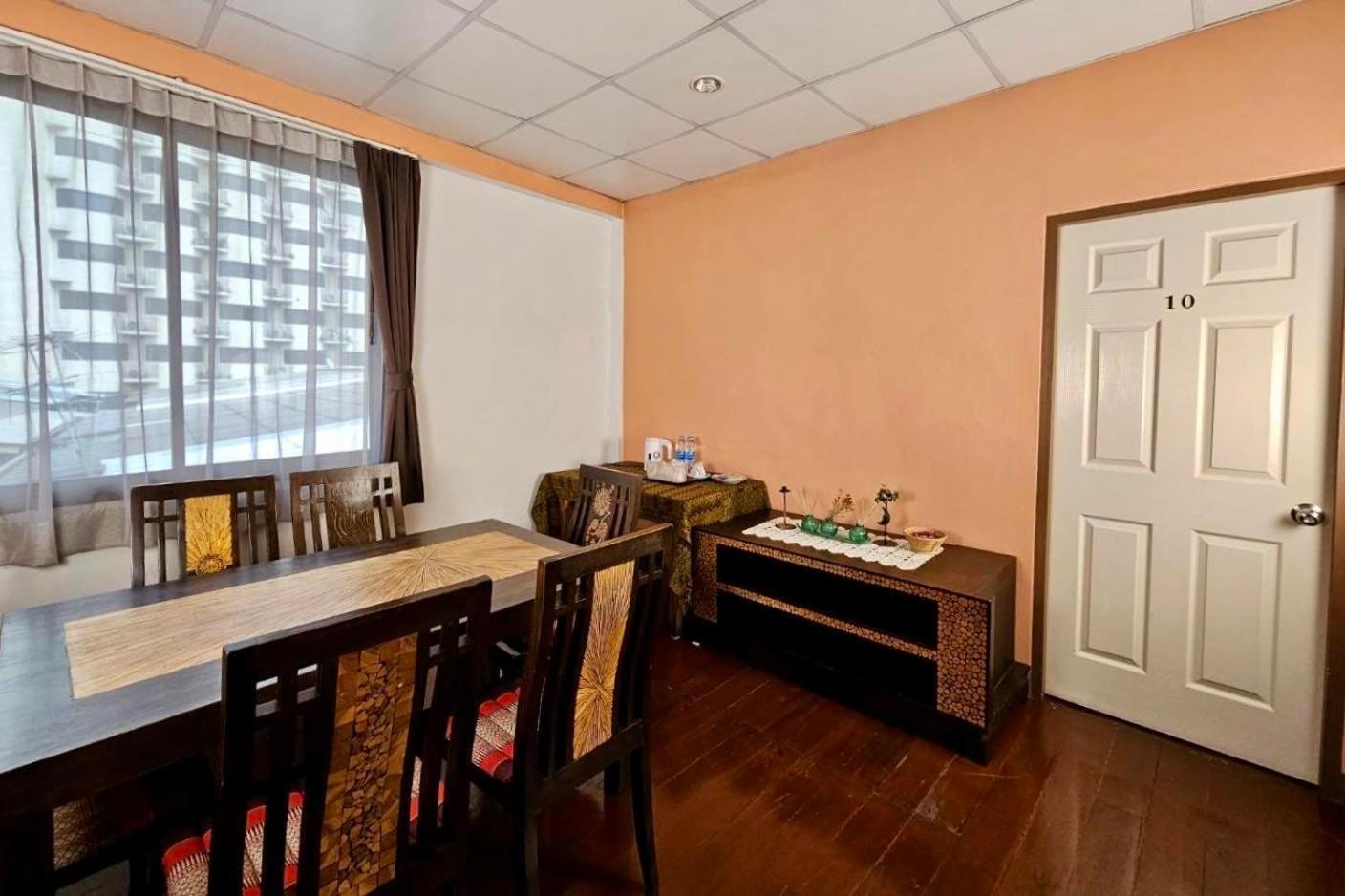 Baan Glang Soi Restaurant & Guesthouse Bangkok Oda fotoğraf