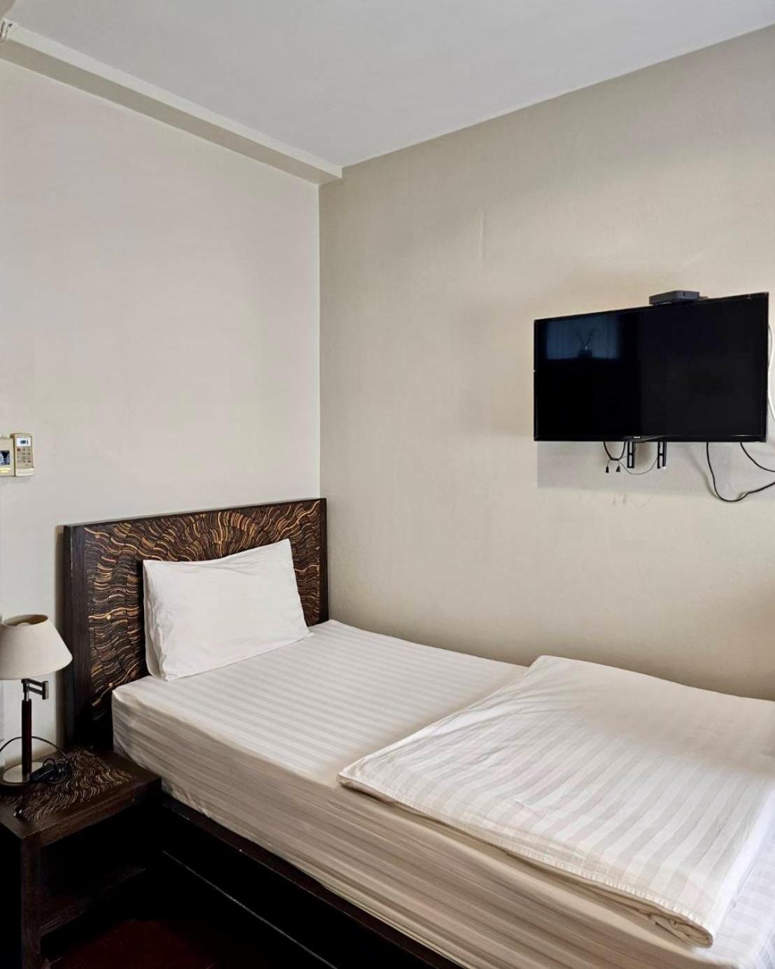 Baan Glang Soi Restaurant & Guesthouse Bangkok Oda fotoğraf