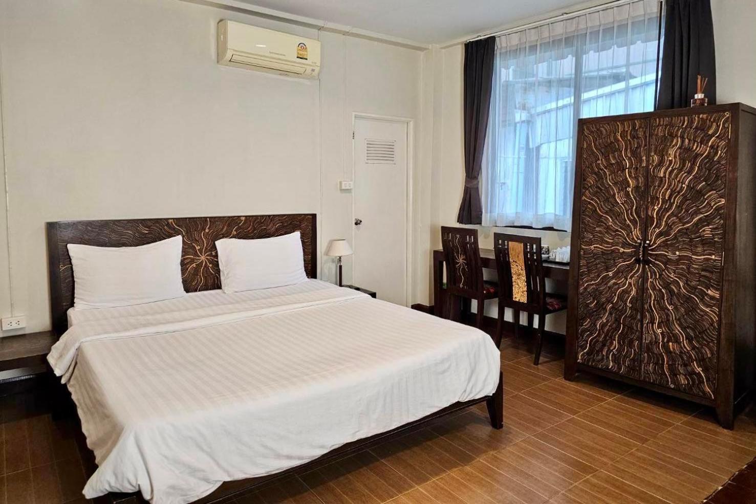Baan Glang Soi Restaurant & Guesthouse Bangkok Oda fotoğraf
