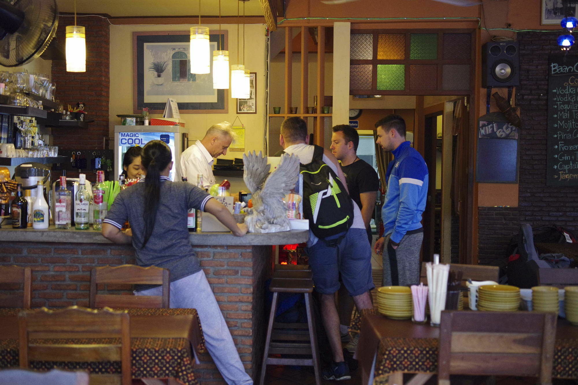 Baan Glang Soi Restaurant & Guesthouse Bangkok Dış mekan fotoğraf