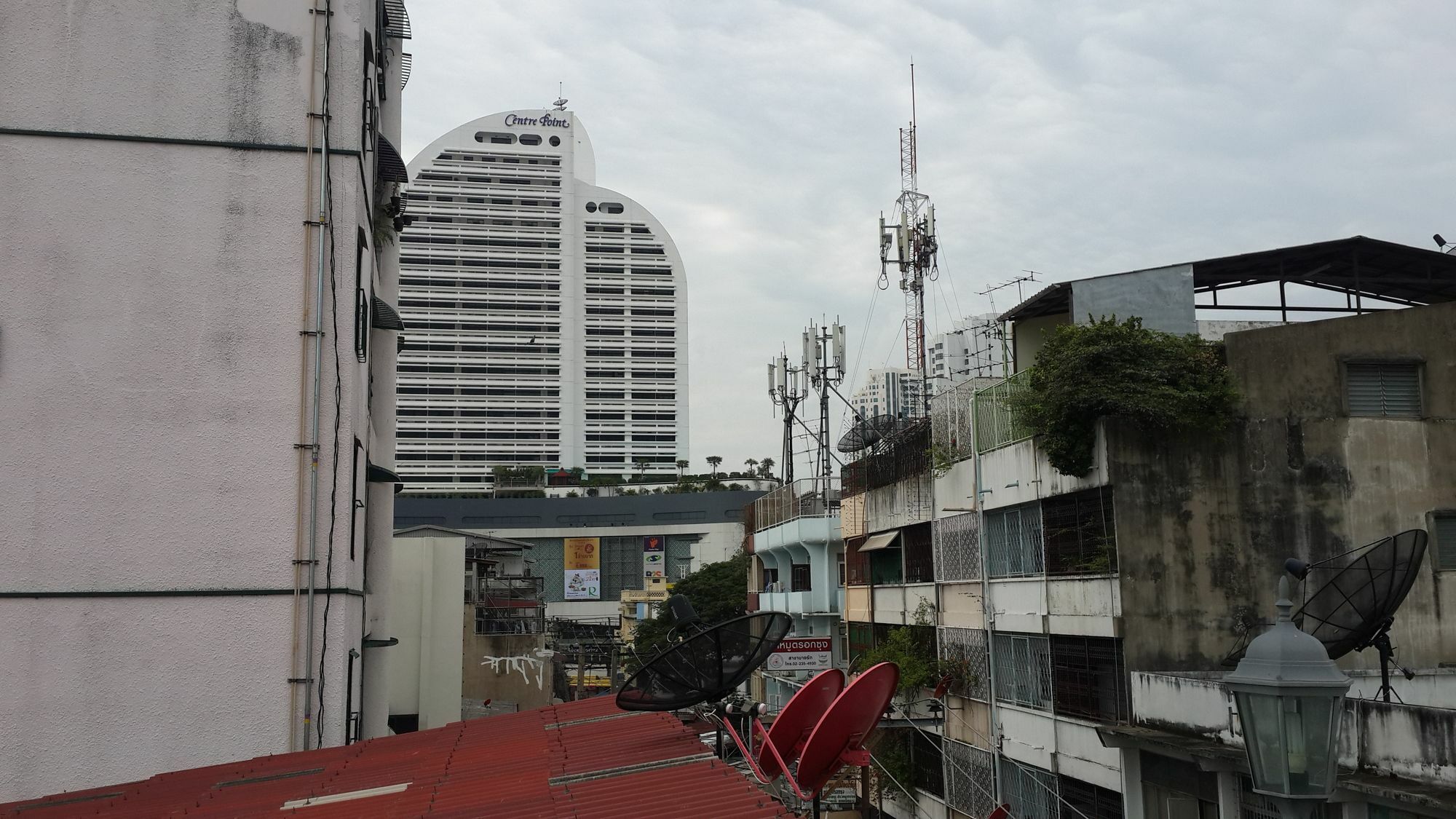 Baan Glang Soi Restaurant & Guesthouse Bangkok Dış mekan fotoğraf